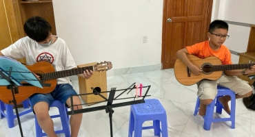 Dạy học đàn Quận GÒ VẤP -Học Piano hay Guitar khó hơn?